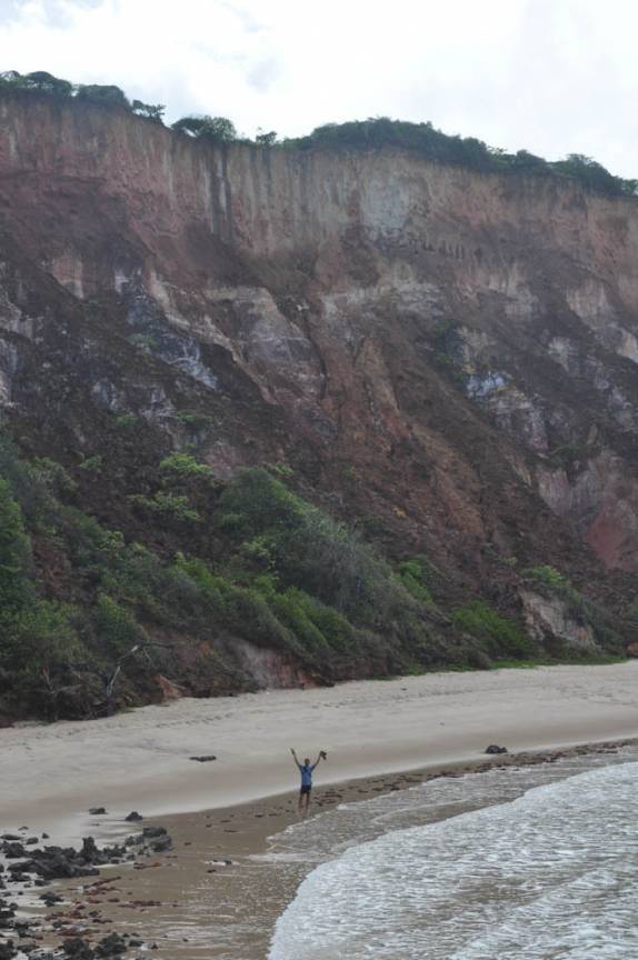 Visitando as falésias de Tabatinga, em Jacumã, distrito de Conde - PB
